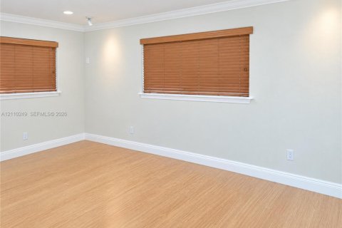 House in Wilton Manors, Florida 3 bedrooms, 147.71 sq.m. № 2428105 - photo 4