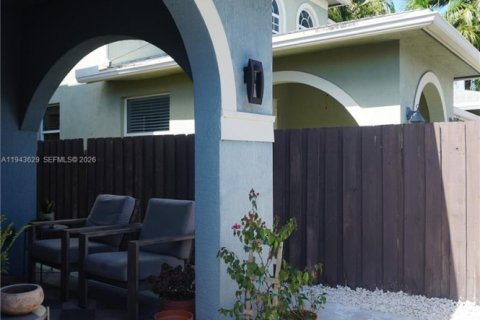 House in Fort Lauderdale, Florida 3 bedrooms, 226.59 sq.m. № 2000538 - photo 3