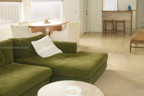 House in Fort Lauderdale, Florida 3 bedrooms, 226.59 sq.m. № 2000538