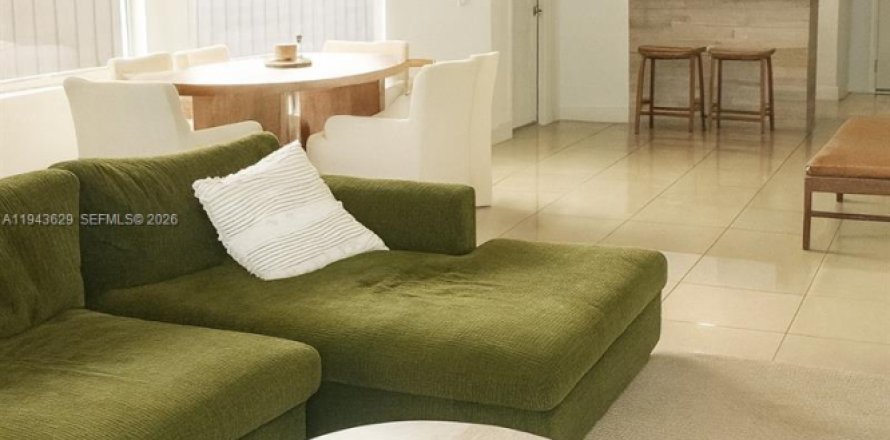 House in Fort Lauderdale, Florida 3 bedrooms, 226.59 sq.m. № 2000538