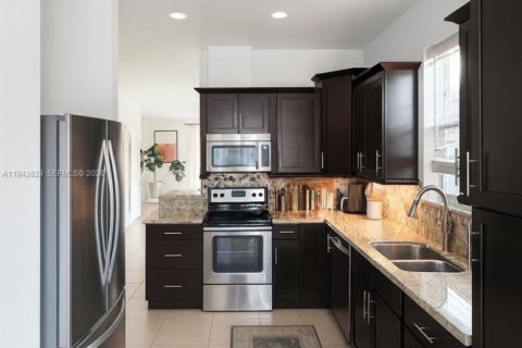 House in Fort Lauderdale, Florida 3 bedrooms, 226.59 sq.m. № 2000538 - photo 7