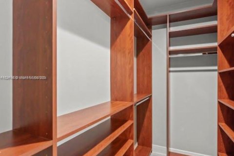 House in Fort Lauderdale, Florida 3 bedrooms, 226.59 sq.m. № 2000538 - photo 18