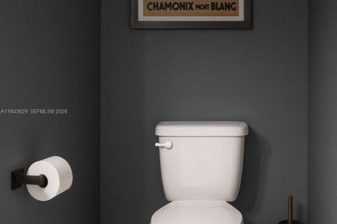 House in Fort Lauderdale, Florida 3 bedrooms, 226.59 sq.m. № 2000538 - photo 9