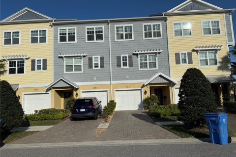 Townhouse in Tampa, Florida 3 bedrooms, 188.78 sq.m. № 1631608 - photo 1