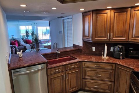Condo in Hutchinson Island South, Florida, 2 bedrooms  № 2084184 - photo 5