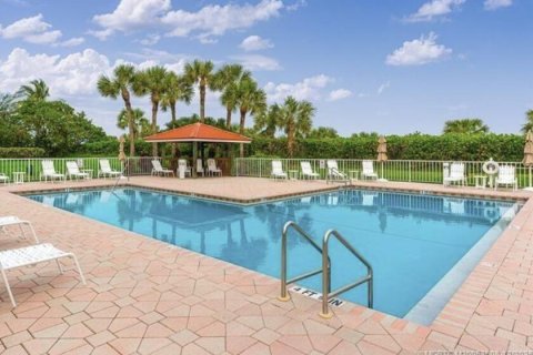Condo in Hutchinson Island South, Florida, 2 bedrooms  № 2084184 - photo 12