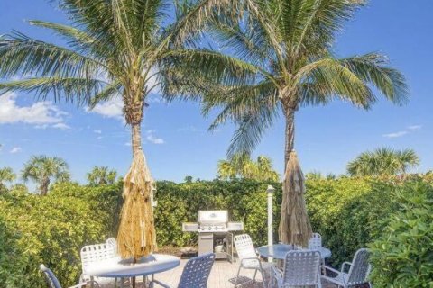 Condo in Hutchinson Island South, Florida, 2 bedrooms  № 2084184 - photo 13