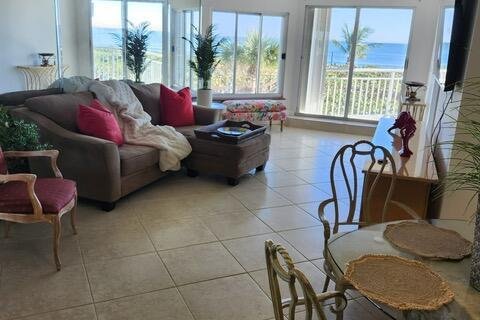 Condo in Hutchinson Island South, Florida, 2 bedrooms  № 2084184 - photo 2