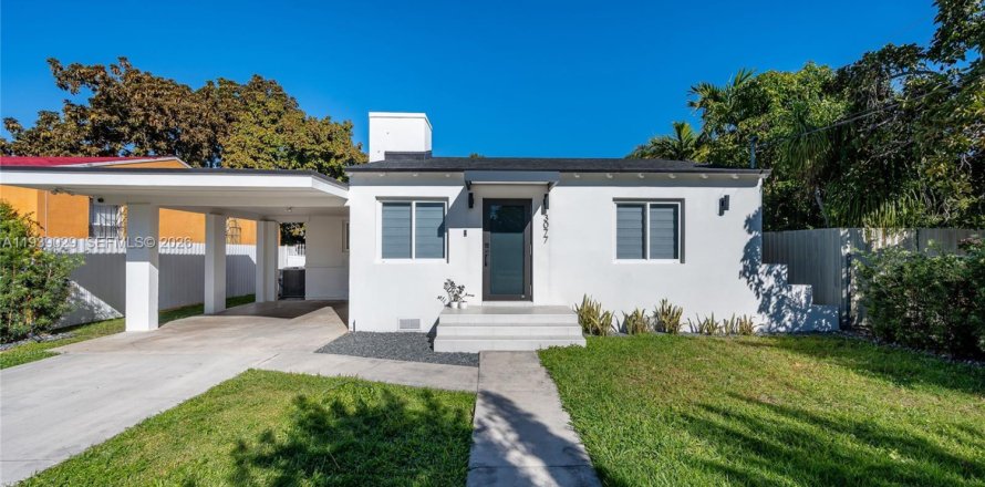 Villa ou maison à Miami, Floride 3 chambres, 141.4 m2 № 1996834