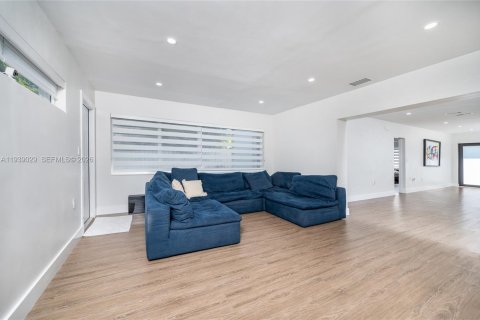 Villa ou maison à louer à Miami, Floride: 3 chambres, 141.4 m2 № 1996834 - photo 13