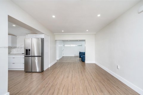 Villa ou maison à louer à Miami, Floride: 3 chambres, 141.4 m2 № 1996834 - photo 10