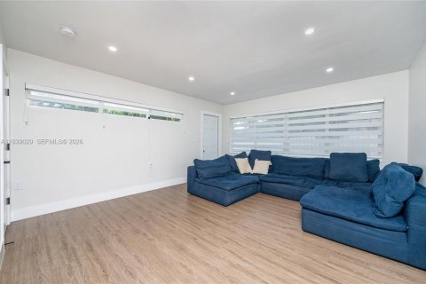 Villa ou maison à louer à Miami, Floride: 3 chambres, 141.4 m2 № 1996834 - photo 15