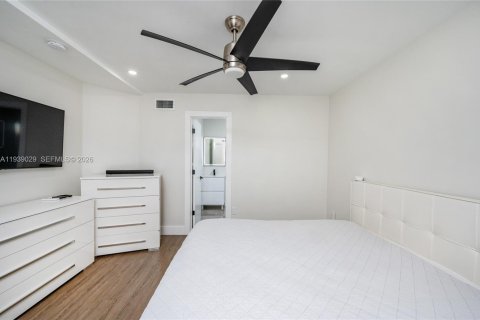 Villa ou maison à louer à Miami, Floride: 3 chambres, 141.4 m2 № 1996834 - photo 16