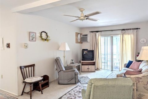 Condo in Bradenton, Florida, 1 bedroom  № 1531439 - photo 13