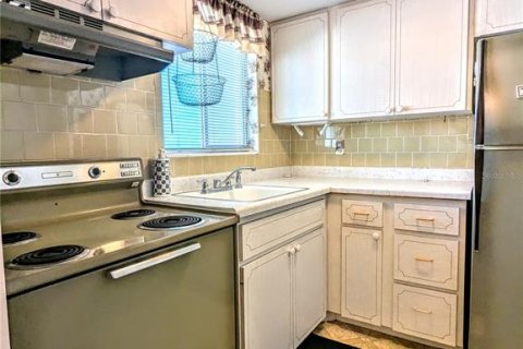 Condo in Bradenton, Florida, 1 bedroom  № 1531439 - photo 5