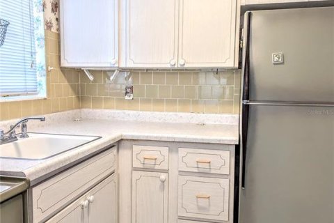 Condo in Bradenton, Florida, 1 bedroom  № 1531439 - photo 6