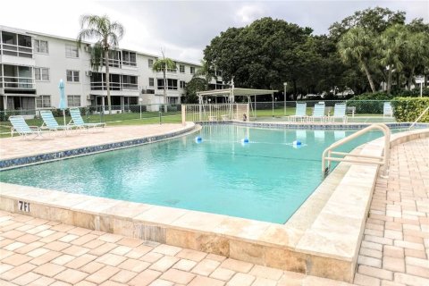 Condo in Bradenton, Florida, 1 bedroom  № 1531439 - photo 22