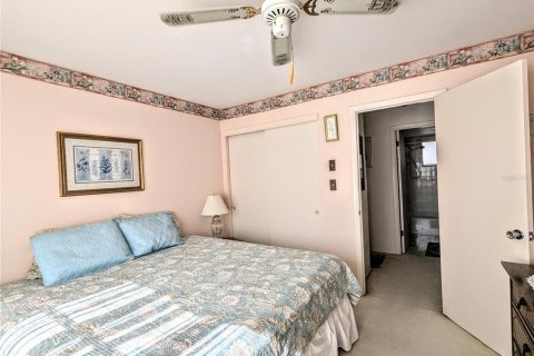 Condo in Bradenton, Florida, 1 bedroom  № 1531439 - photo 18