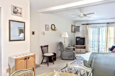 Condo in Bradenton, Florida, 1 bedroom  № 1531439 - photo 15