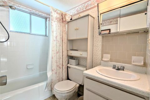 Condo in Bradenton, Florida, 1 bedroom  № 1531439 - photo 16