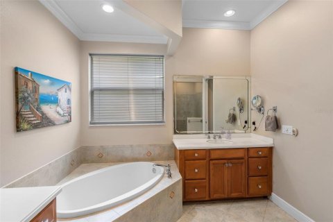 House in Howey-in-the-Hills, Florida 3 bedrooms, 246.01 sq.m. № 1916170 - photo 20