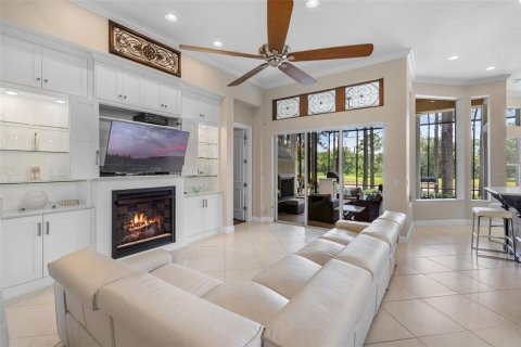 House in Howey-in-the-Hills, Florida 3 bedrooms, 246.01 sq.m. № 1916170 - photo 4