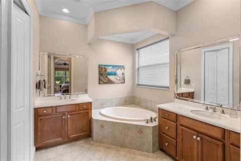 House in Howey-in-the-Hills, Florida 3 bedrooms, 246.01 sq.m. № 1916170 - photo 19