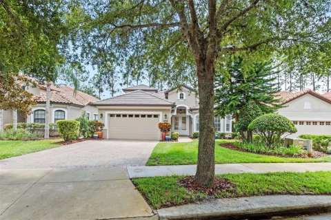 House in Howey-in-the-Hills, Florida 3 bedrooms, 246.01 sq.m. № 1916170 - photo 2