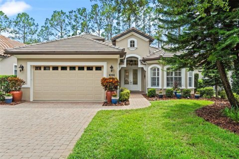 House in Howey-in-the-Hills, Florida 3 bedrooms, 246.01 sq.m. № 1916170 - photo 1