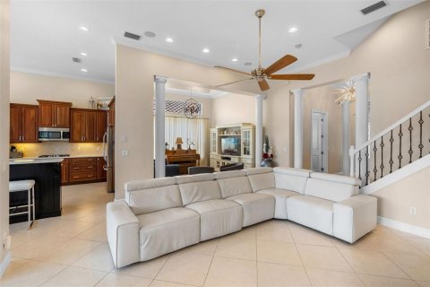 House in Howey-in-the-Hills, Florida 3 bedrooms, 246.01 sq.m. № 1916170 - photo 8