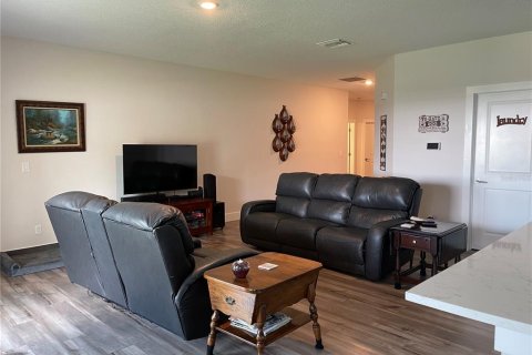Casa en venta en Weeki Wachee, Florida, 3 dormitorios, 154.5 m2 № 2211969 - foto 3