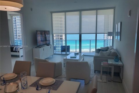 Condo in Sunny Isles Beach, Florida, 2 bedrooms  № 1980008 - photo 3