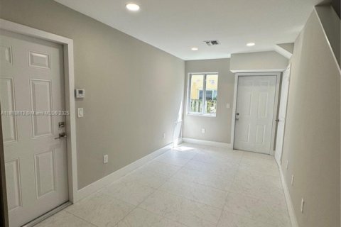 Adosado en alquiler en Fort Lauderdale, Florida, 3 dormitorios, 130.06 m2 № 1937420 - foto 7