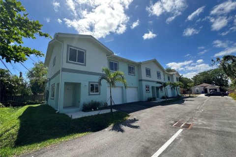 Adosado en alquiler en Fort Lauderdale, Florida, 3 dormitorios, 130.06 m2 № 1937420 - foto 1