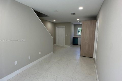 Adosado en alquiler en Fort Lauderdale, Florida, 3 dormitorios, 130.06 m2 № 1937420 - foto 8