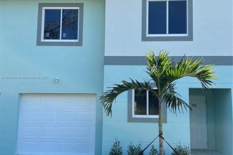 Adosado en alquiler en Fort Lauderdale, Florida, 3 dormitorios, 130.06 m2 № 1937420 - foto 3