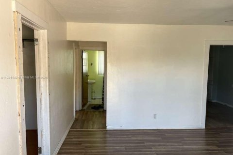 Casa en venta en Fort Lauderdale, Florida, 2 dormitorios, 109.81 m2 № 1974203 - foto 8
