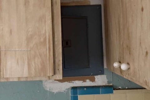 Casa en venta en Fort Lauderdale, Florida, 2 dormitorios, 109.81 m2 № 1974203 - foto 2