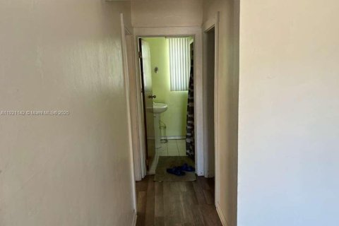 Casa en venta en Fort Lauderdale, Florida, 2 dormitorios, 109.81 m2 № 1974203 - foto 3