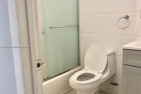 Apartment in Hialeah, Florida 2 bedrooms, 80.82 sq.m. № 2000222 - photo 10