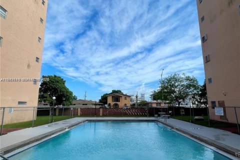 Apartment in Hialeah, Florida 2 bedrooms, 80.82 sq.m. № 2000222 - photo 2