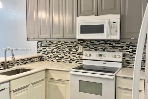 Apartment in Hialeah, Florida 2 bedrooms, 80.82 sq.m. № 2000222 - photo 6