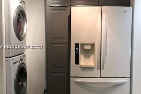 Apartment in Hialeah, Florida 2 bedrooms, 80.82 sq.m. № 2000222 - photo 8