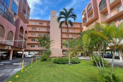 Apartment in Hialeah, Florida 2 bedrooms, 80.82 sq.m. № 2000222