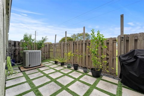 Adosado en venta en Homestead, Florida, 3 dormitorios, 184.97 m2 № 2058947 - foto 8