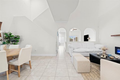 Adosado en Homestead, Florida 3 dormitorios, 184.97 m2 № 2058947