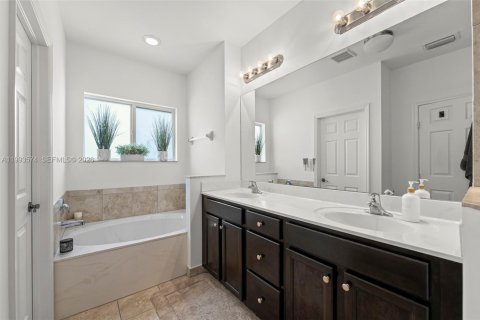 Adosado en venta en Homestead, Florida, 3 dormitorios, 184.97 m2 № 2058947 - foto 12