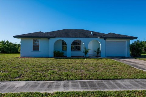 House in Port Charlotte, Florida 3 bedrooms, 113.43 sq.m. № 1743211 - photo 2