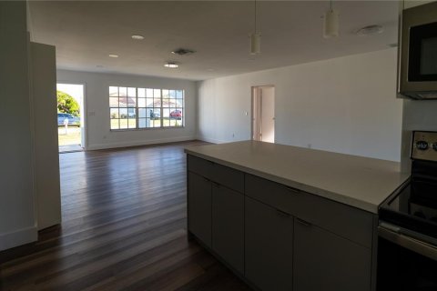 House in Port Charlotte, Florida 3 bedrooms, 113.43 sq.m. № 1743211 - photo 25