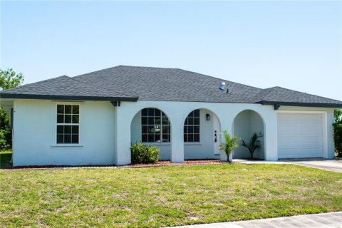 House in Port Charlotte, Florida 3 bedrooms, 113.43 sq.m. № 1743211 - photo 1